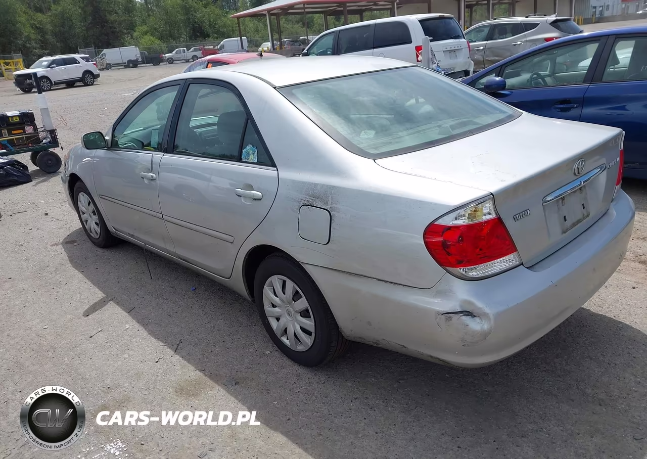 2005 Toyota Camry Le VIN:4T1BE32K45U555054 - 3