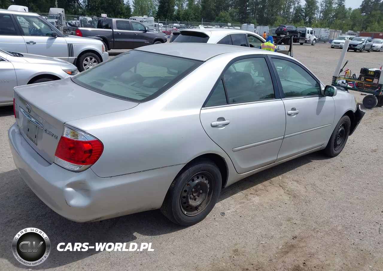 2005 Toyota Camry Le VIN:4T1BE32K45U555054 - 4