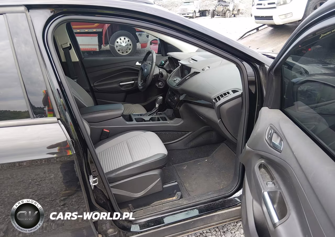 2017 Ford Escape Se VIN:1FMCU0G93HUA36139 - 5