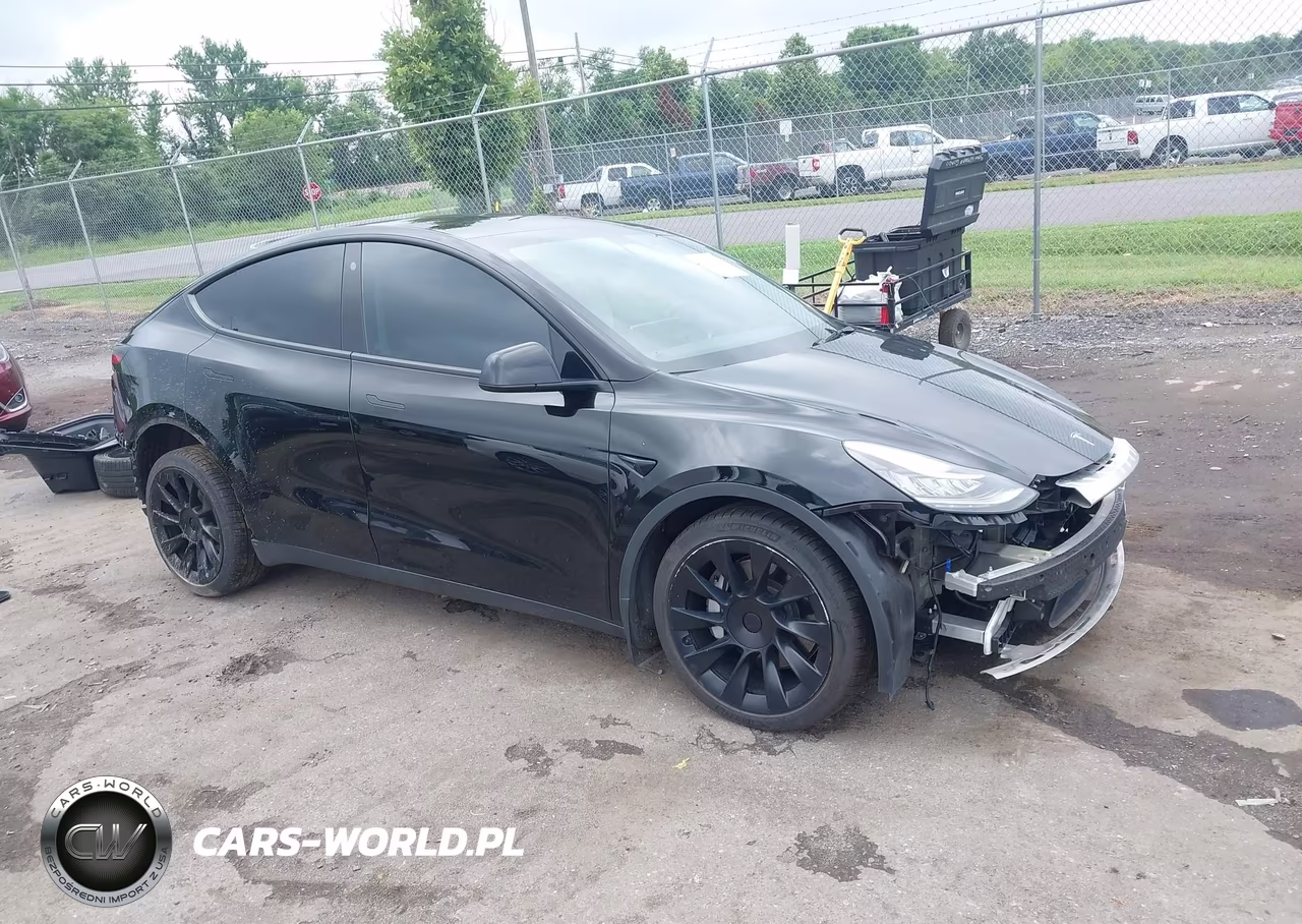 2022 Tesla Model Y Long Range Dual Motor All-Wheel Drive – zdjęcie 1 z 15
