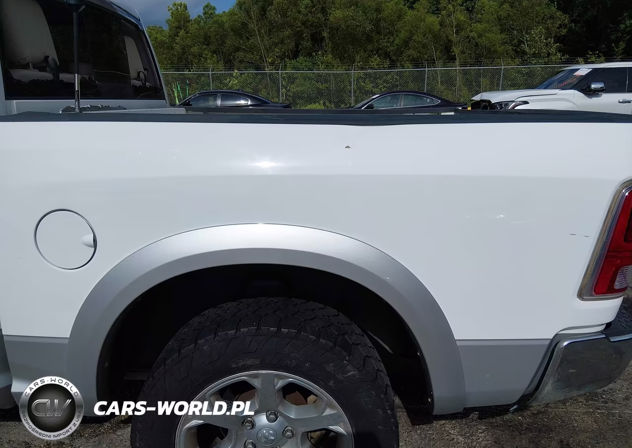 2016 Ram 1500 Laramie VIN:1C6RR7NT8GS342956 - 17