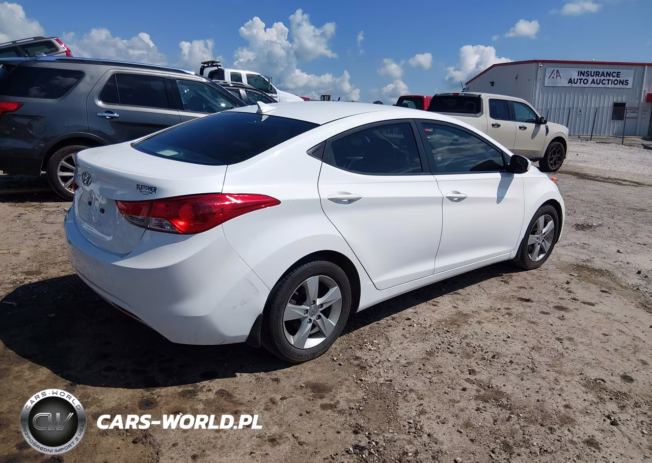2013 Hyundai Elantra Gls VIN:5NPDH4AE4DH410370 - 4