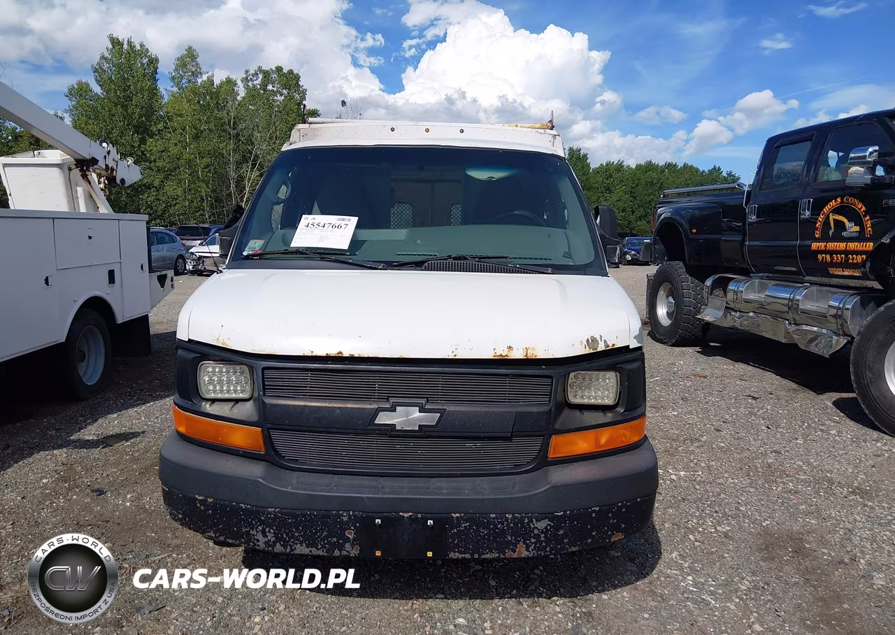 2011 Chevrolet Express Cutaway Work Van VIN:1GB0G2CGXB1145676 - 12