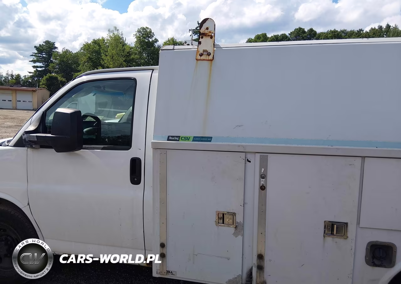 2011 Chevrolet Express Cutaway Work Van VIN:1GB0G2CGXB1145676 - 14