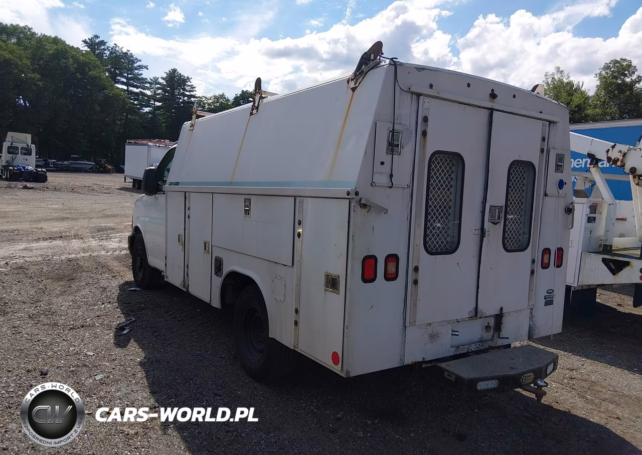 2011 Chevrolet Express Cutaway Work Van VIN:1GB0G2CGXB1145676 - 3