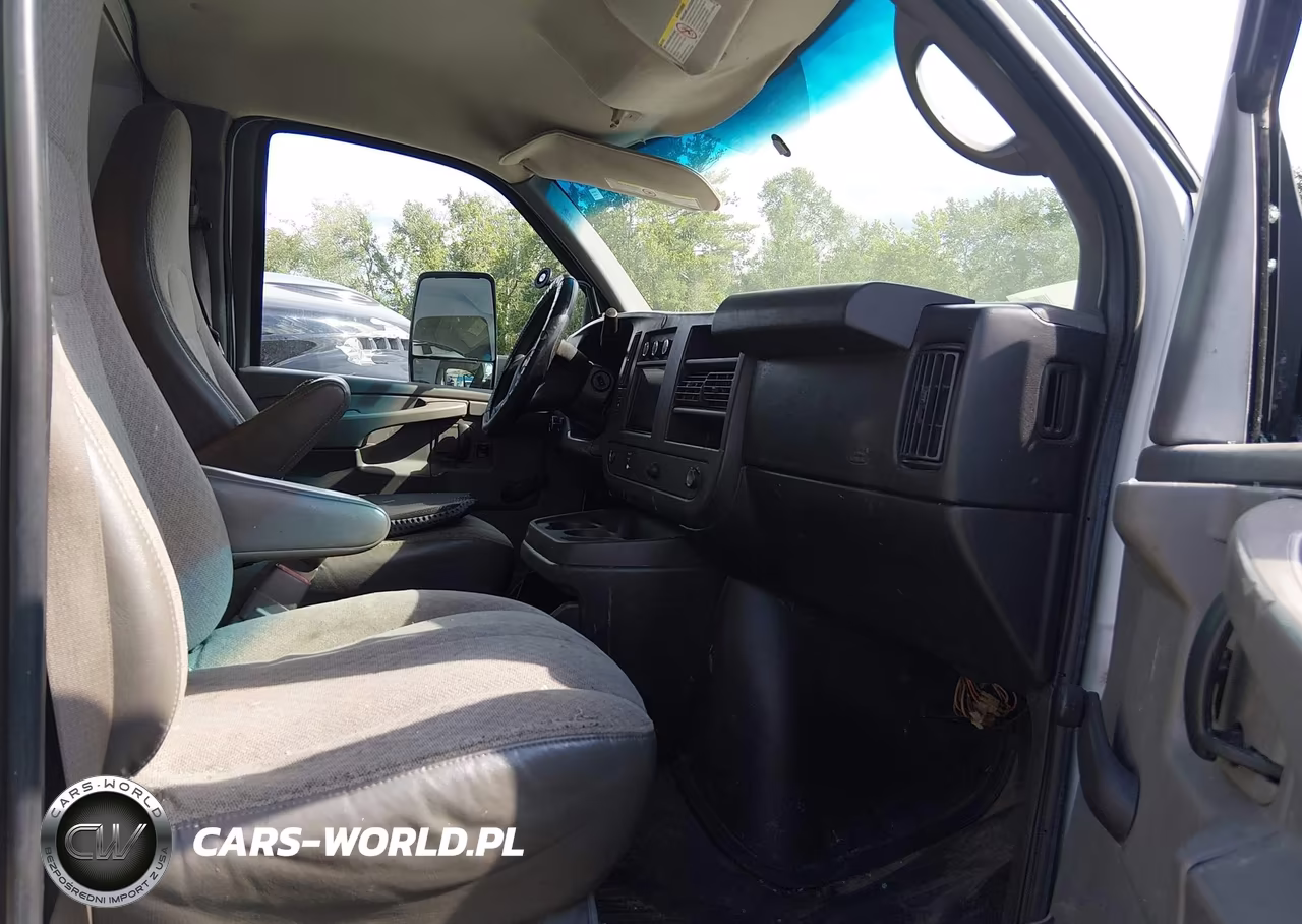 2011 Chevrolet Express Cutaway Work Van VIN:1GB0G2CGXB1145676 - 7