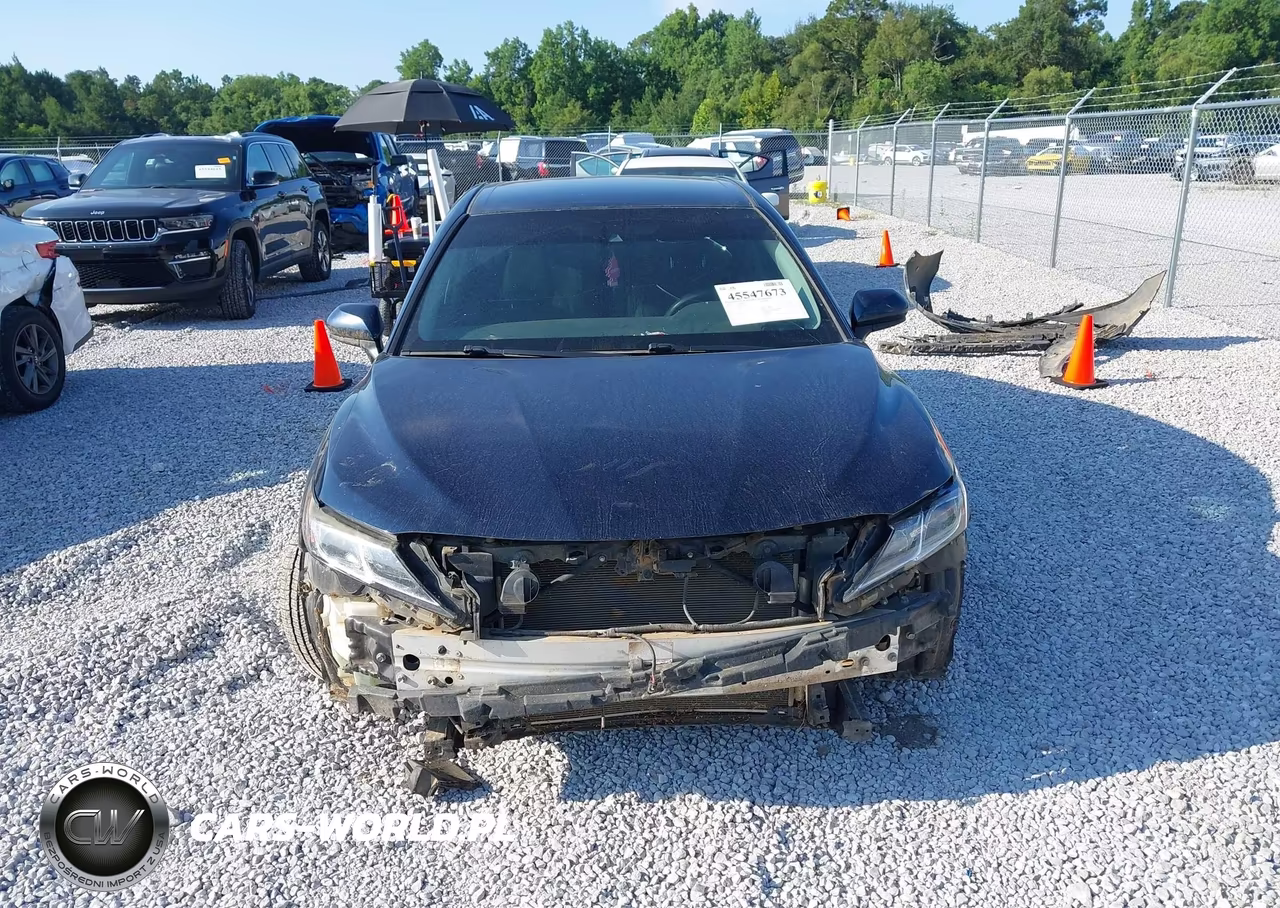 2018 Toyota Camry Le VIN:4T1B11HK7JU632565 - 12