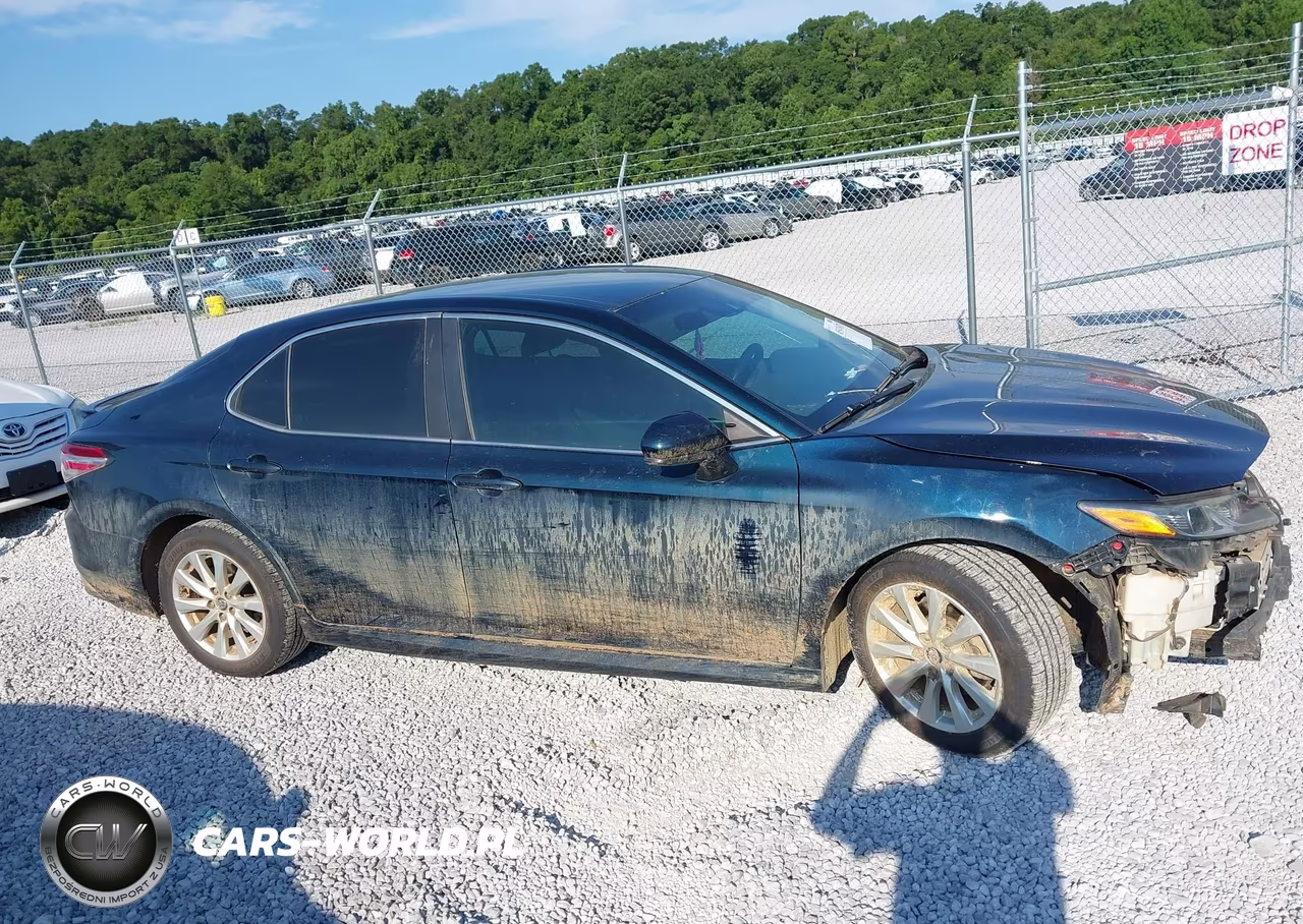 2018 Toyota Camry Le VIN:4T1B11HK7JU632565 - 13