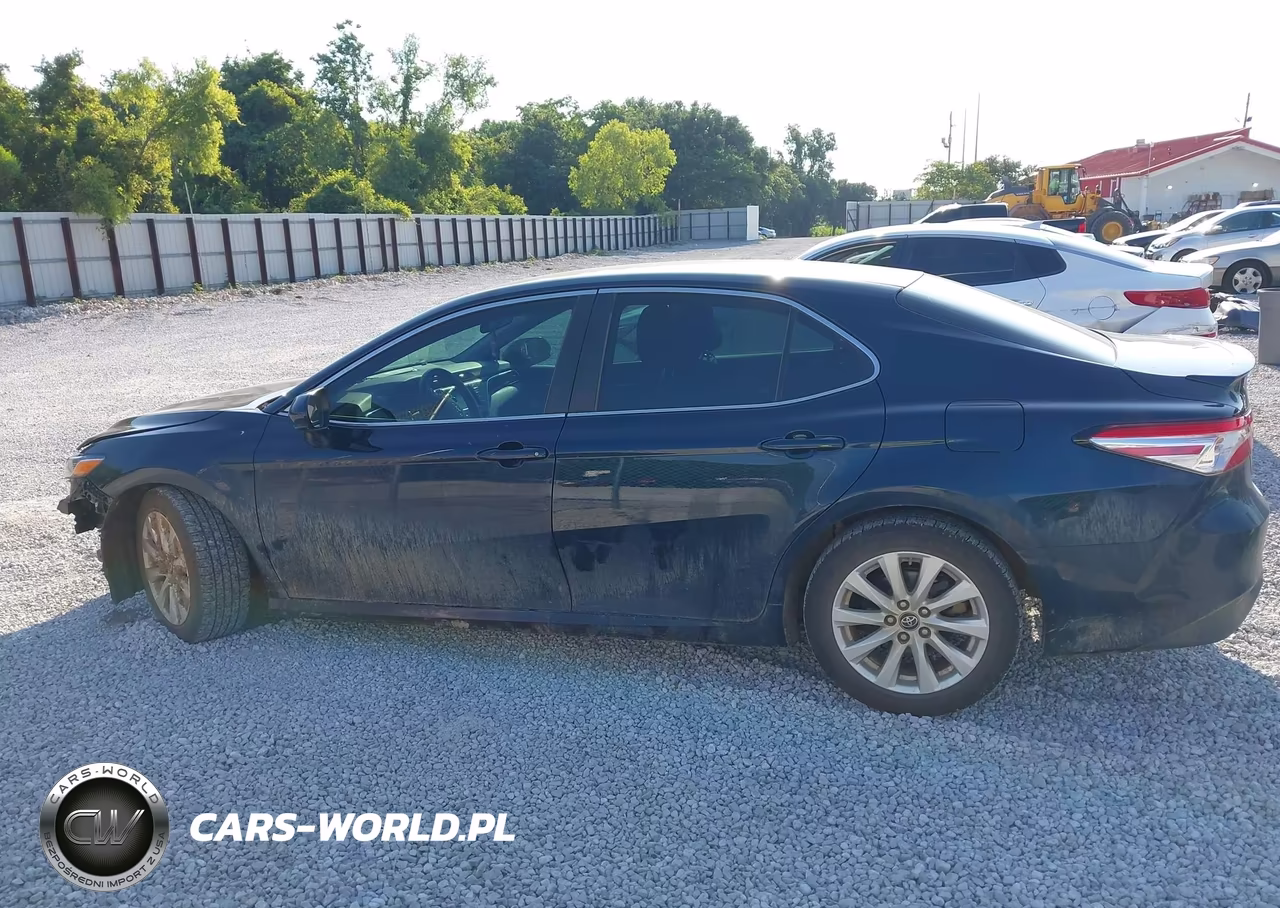 2018 Toyota Camry Le VIN:4T1B11HK7JU632565 - 14