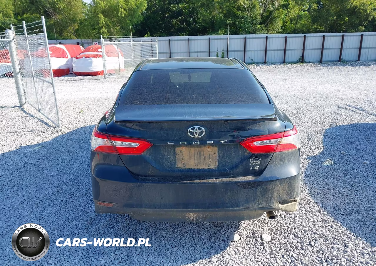2018 Toyota Camry Le VIN:4T1B11HK7JU632565 - 16