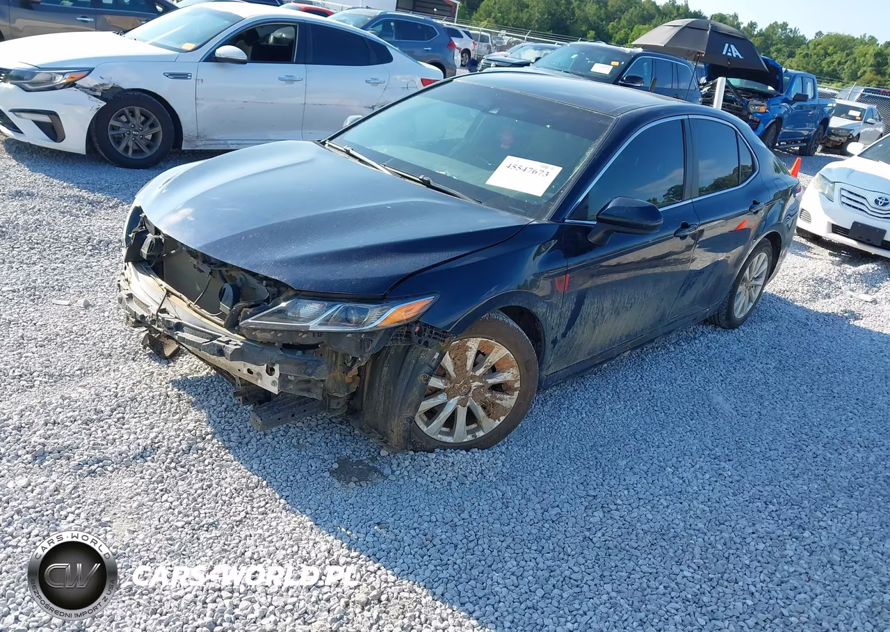2018 Toyota Camry Le VIN:4T1B11HK7JU632565 - 2