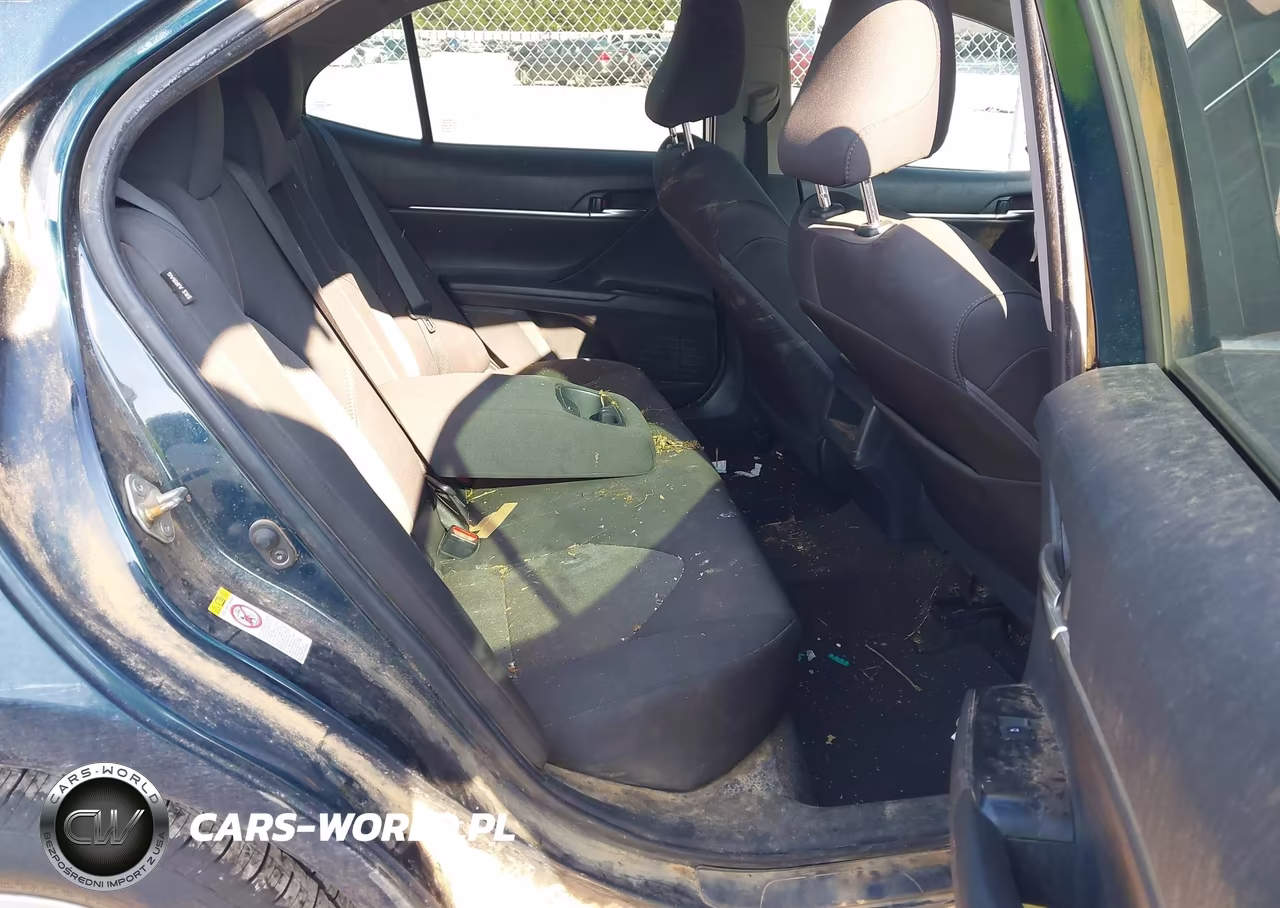 2018 Toyota Camry Le VIN:4T1B11HK7JU632565 - 8