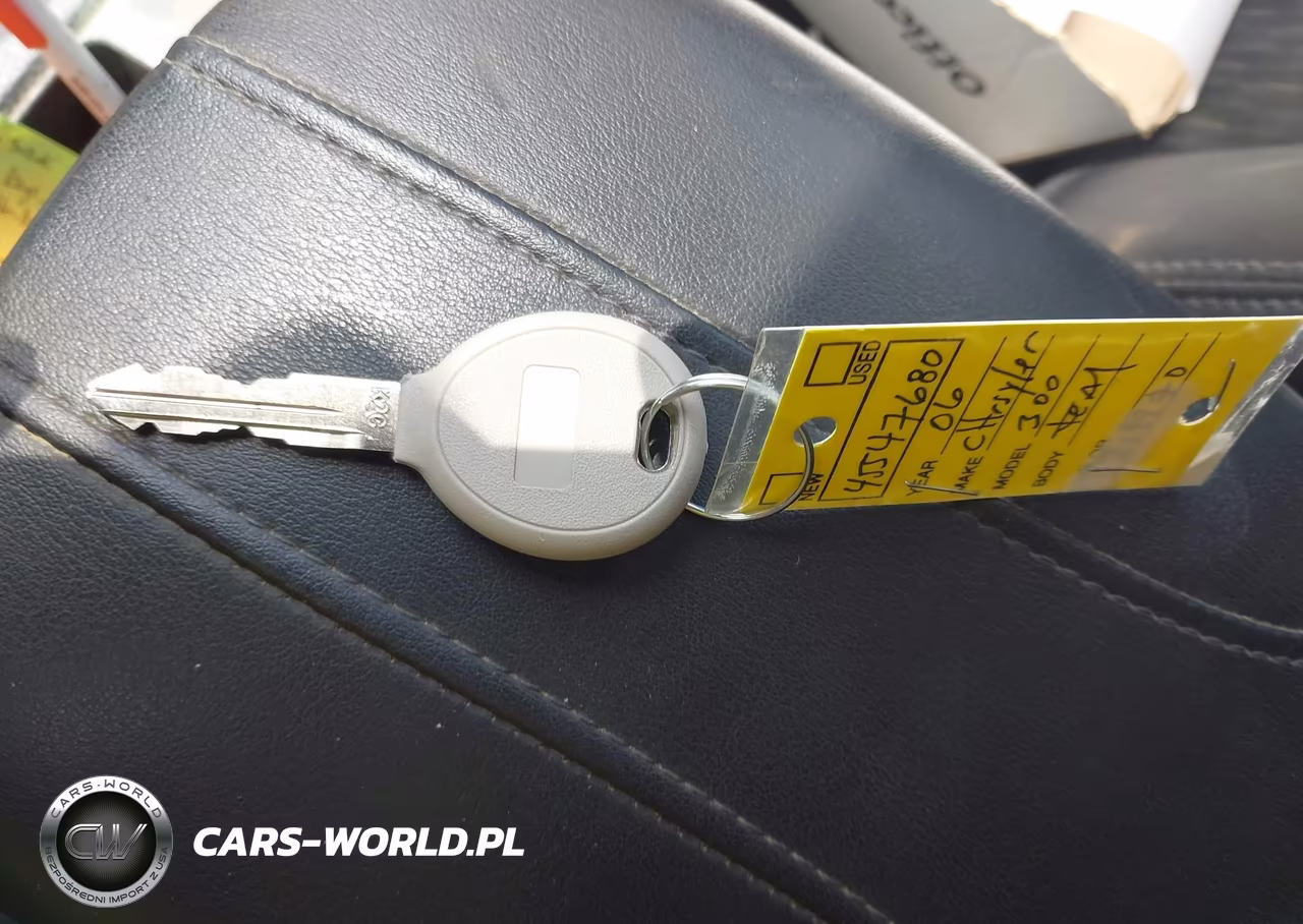 2006 Chrysler 300 Touring VIN:2C3KA53G06H319970 - 11