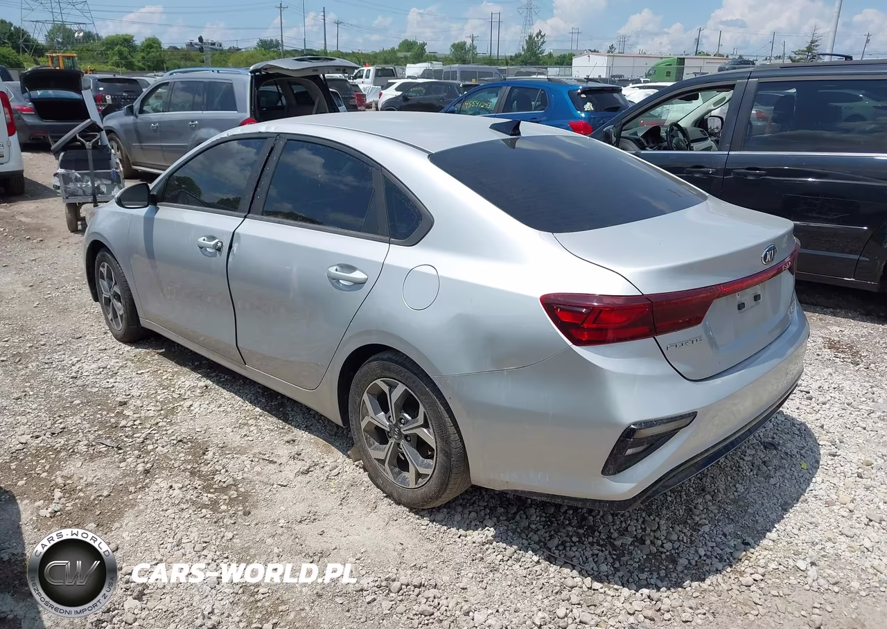 2019 Kia Forte Lxs VIN:3KPF24AD9KE046823 - 3