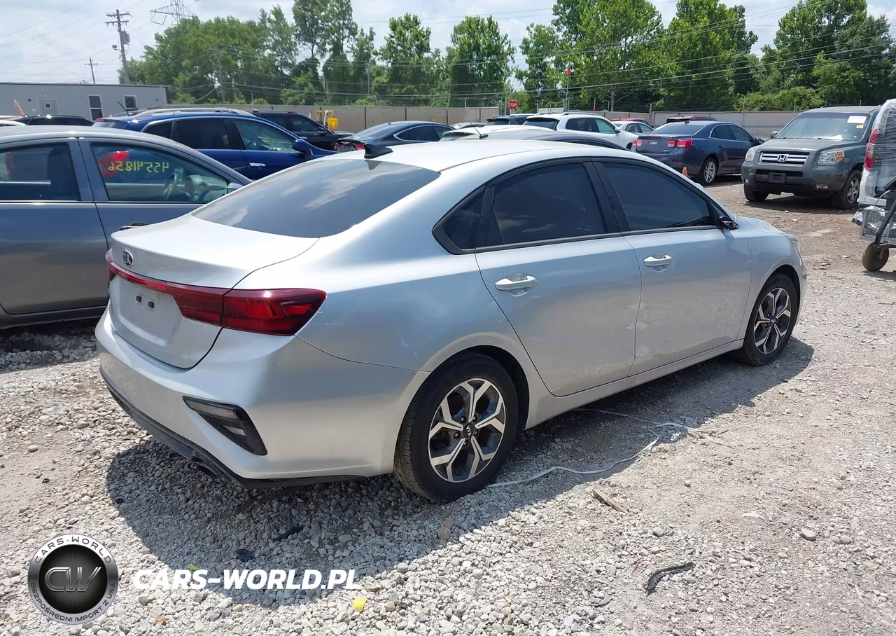 2019 Kia Forte Lxs VIN:3KPF24AD9KE046823 - 4