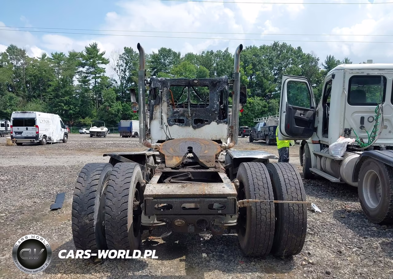2009 Freightliner Conventional Fld120 VIN:1FUJALCVX9DAJ5195 - 8