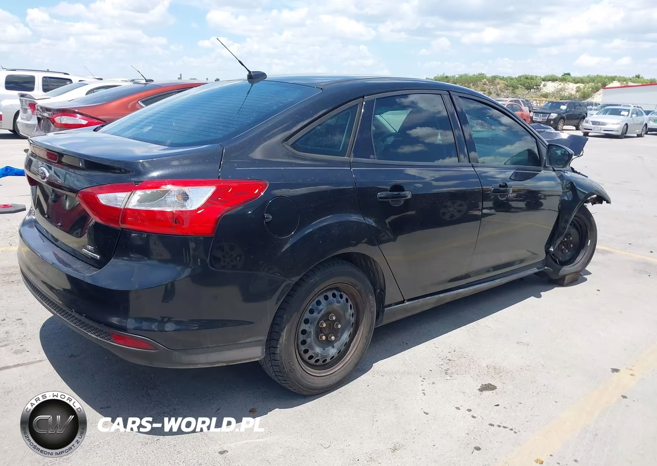 2012 Ford Focus Se VIN:1FAHP3F2XCL435237 - 4