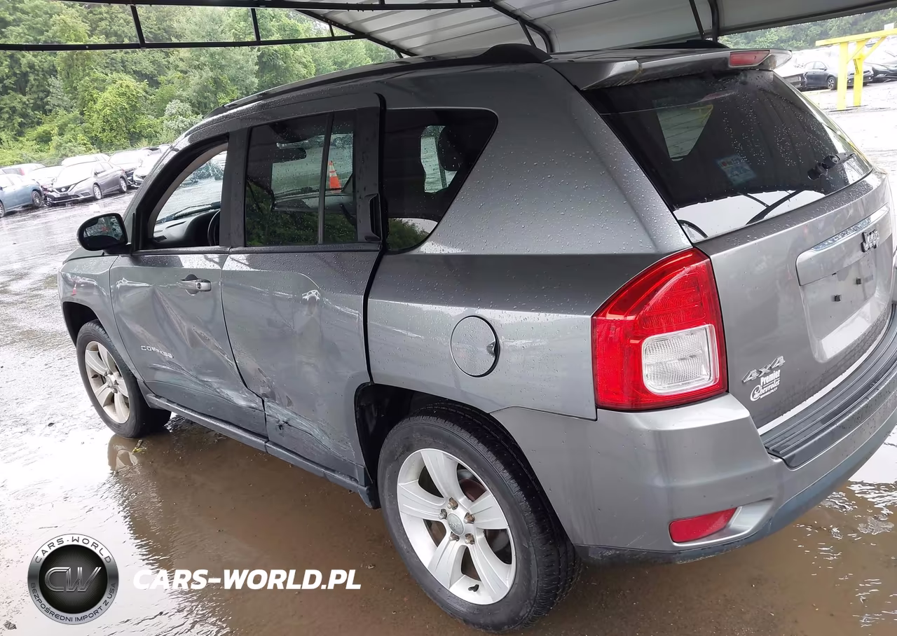 2013 Jeep Compass Latitude VIN:1C4NJDEB2DD237138 - 3