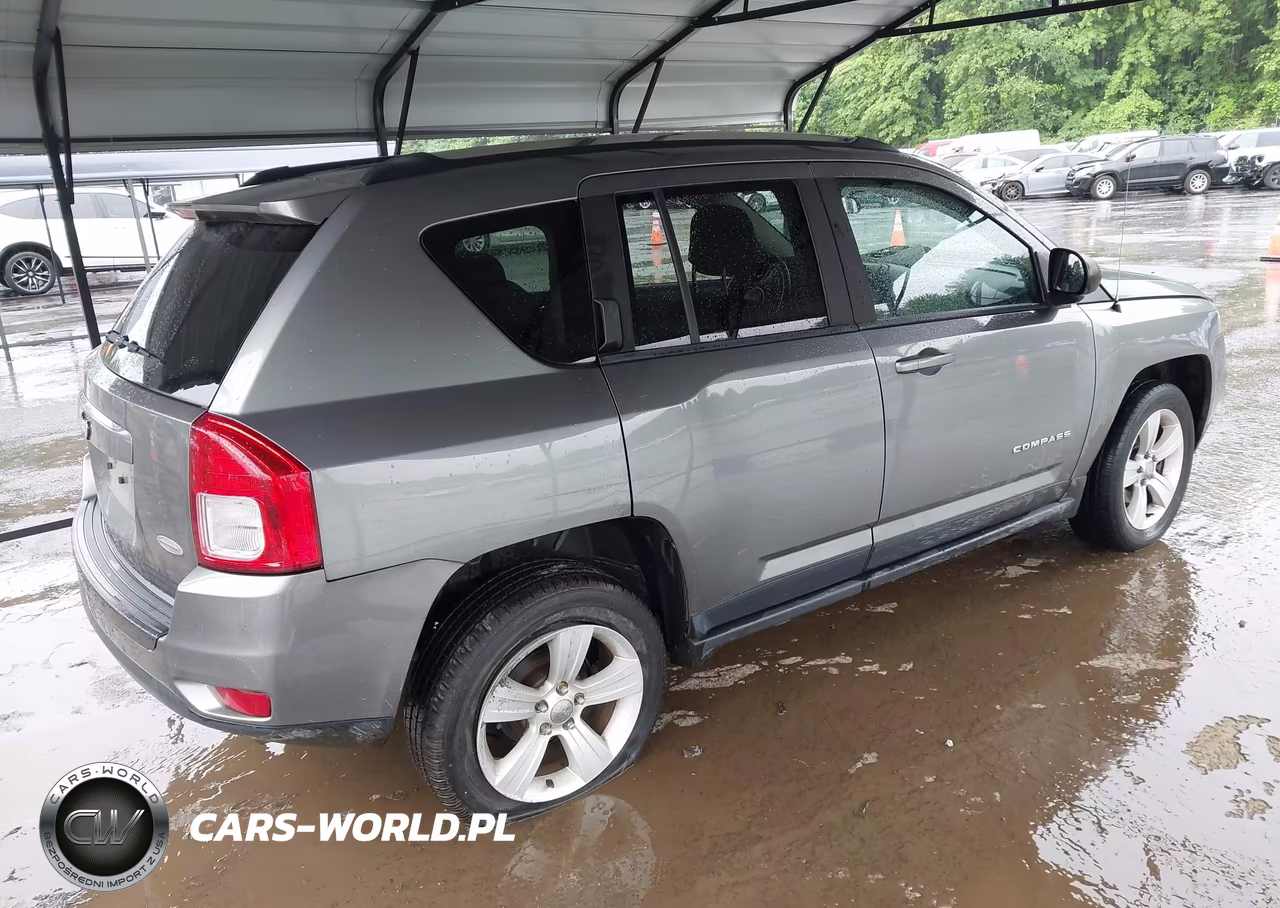 2013 Jeep Compass Latitude VIN:1C4NJDEB2DD237138 - 4