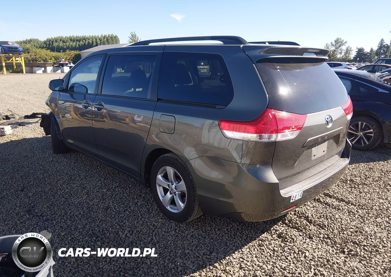 2014 Toyota Sienna Le VIN:5TDKK3DC4ES498488 - 3