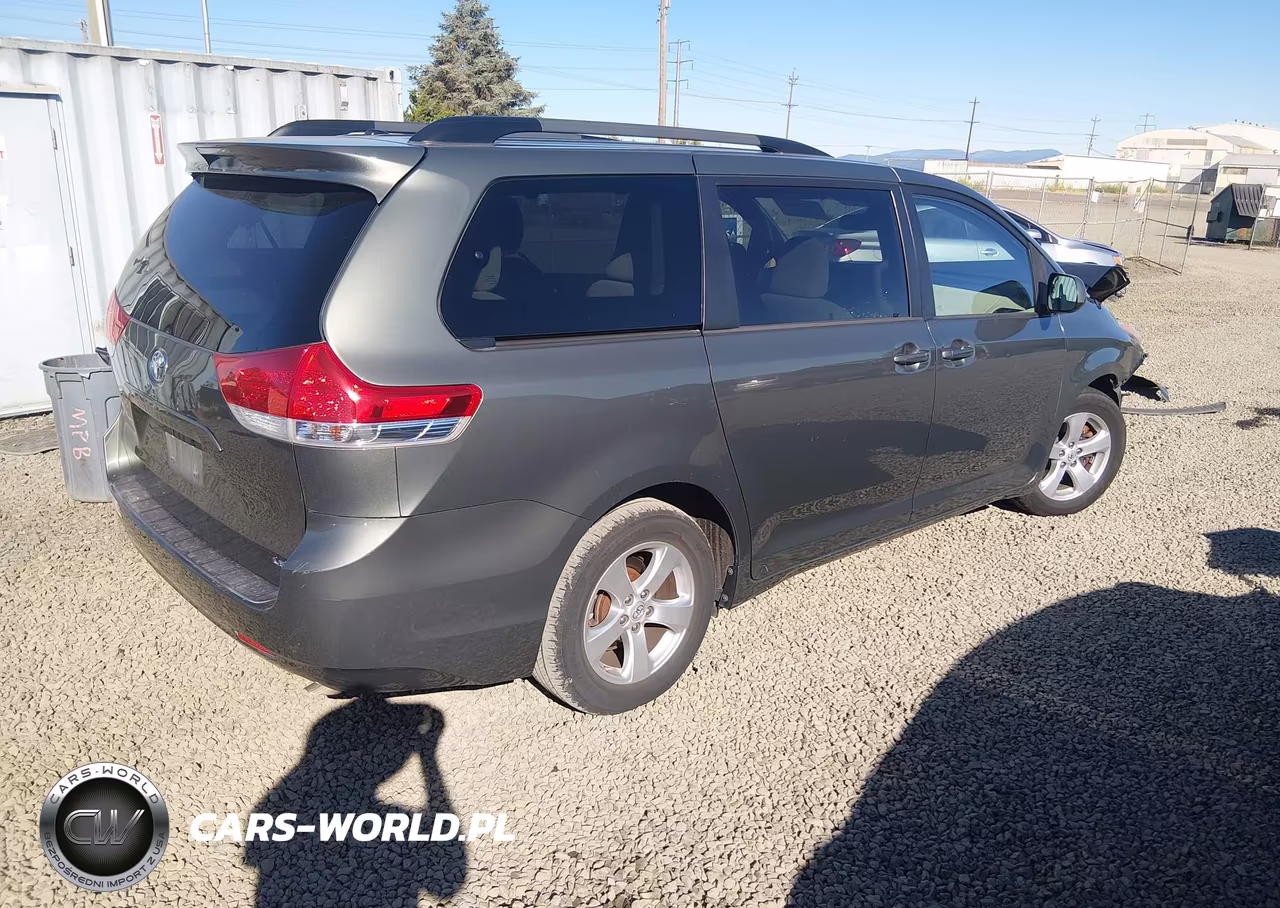 2014 Toyota Sienna Le VIN:5TDKK3DC4ES498488 - 4