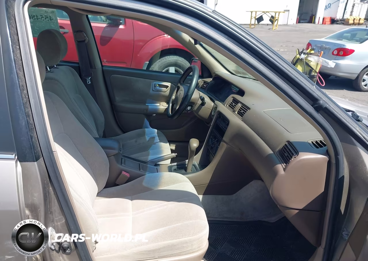 1999 Toyota Camry Ce VIN:4T1BG22K5XU531031 - 5