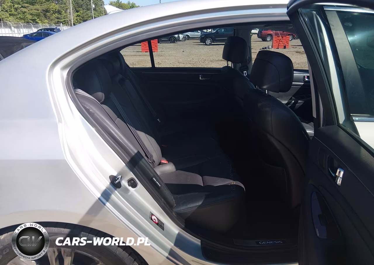 2011 Hyundai Genesis 4.6 VIN:KMHGC4DFXBU133738 - 8