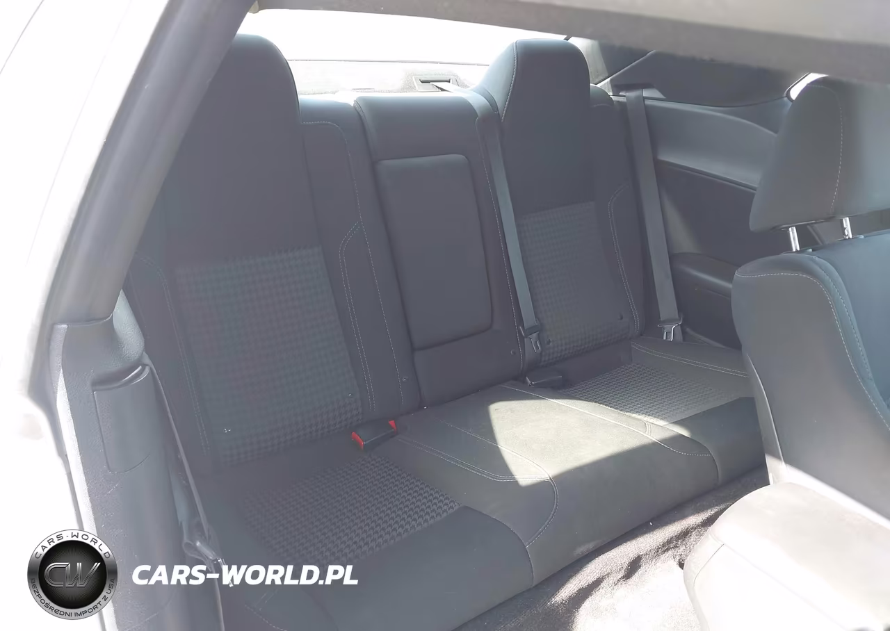 2018 Dodge Challenger Sxt VIN:2C3CDZAG5JH317761 - 8