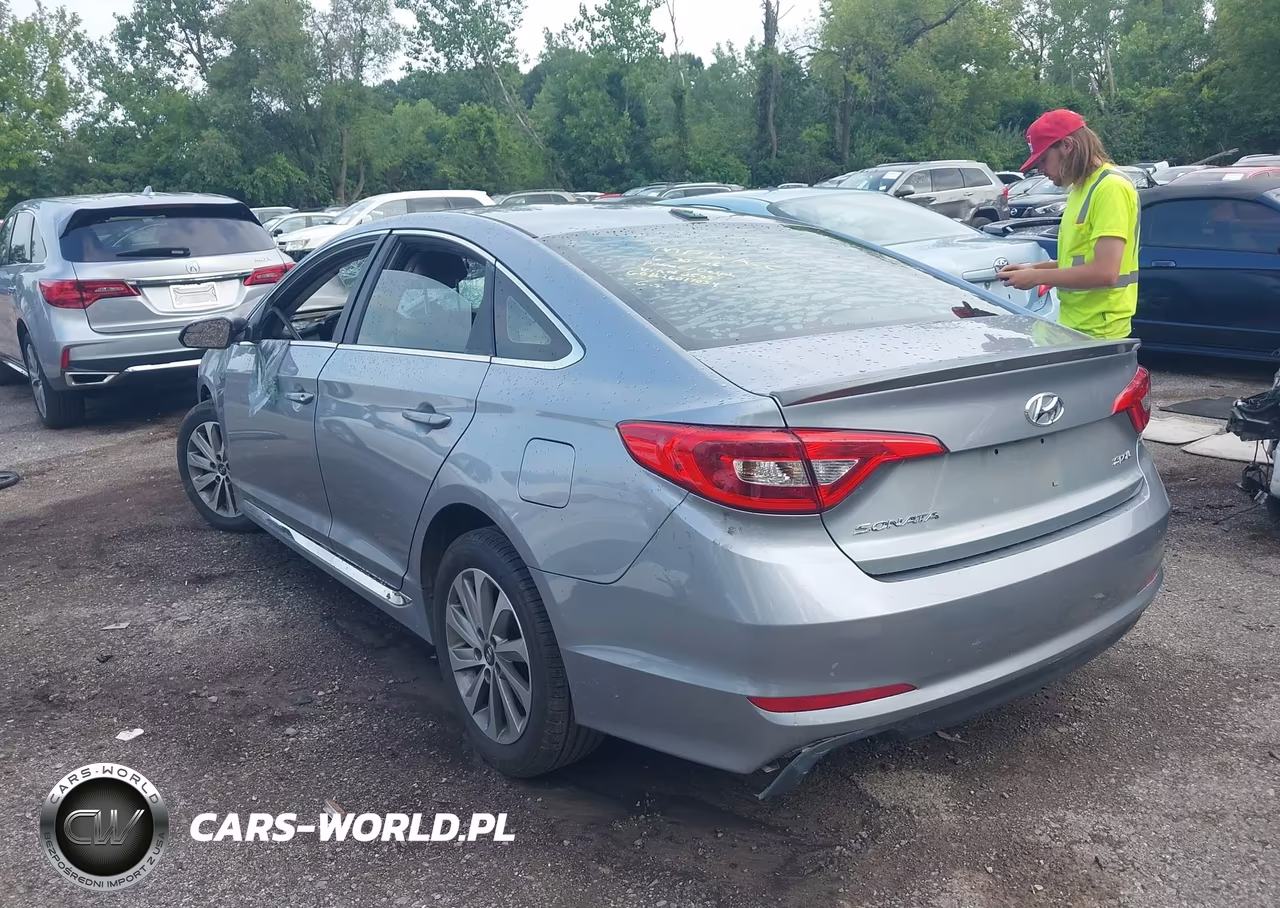 2015 Hyundai Sonata Sport VIN:5NPE34AF0FH052599 - 3
