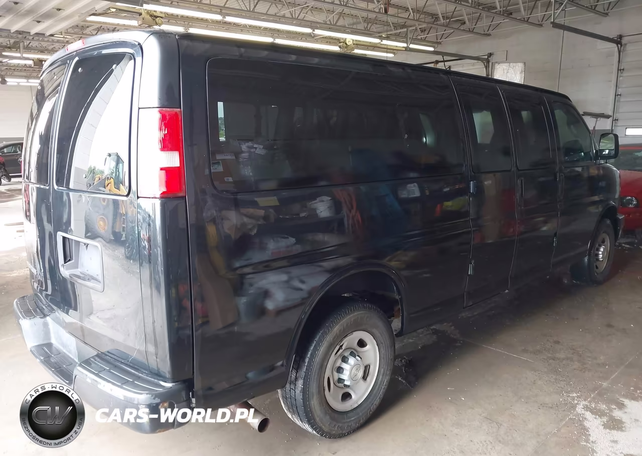 2017 Chevrolet Express 3500 Ls VIN:1GAZGNFFXH1100178 - 4