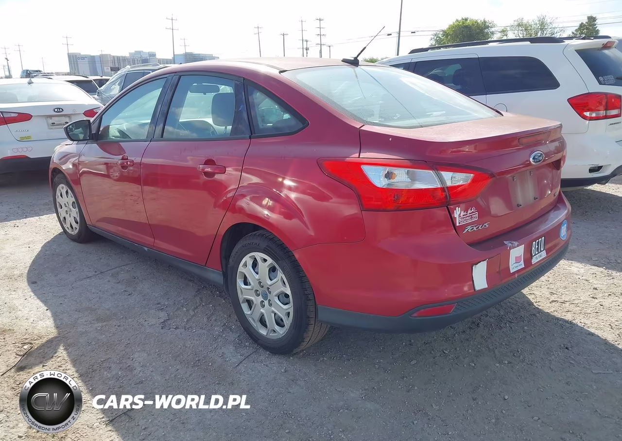 2012 Ford Focus Se VIN:1FAHP3F26CL320599 - 3