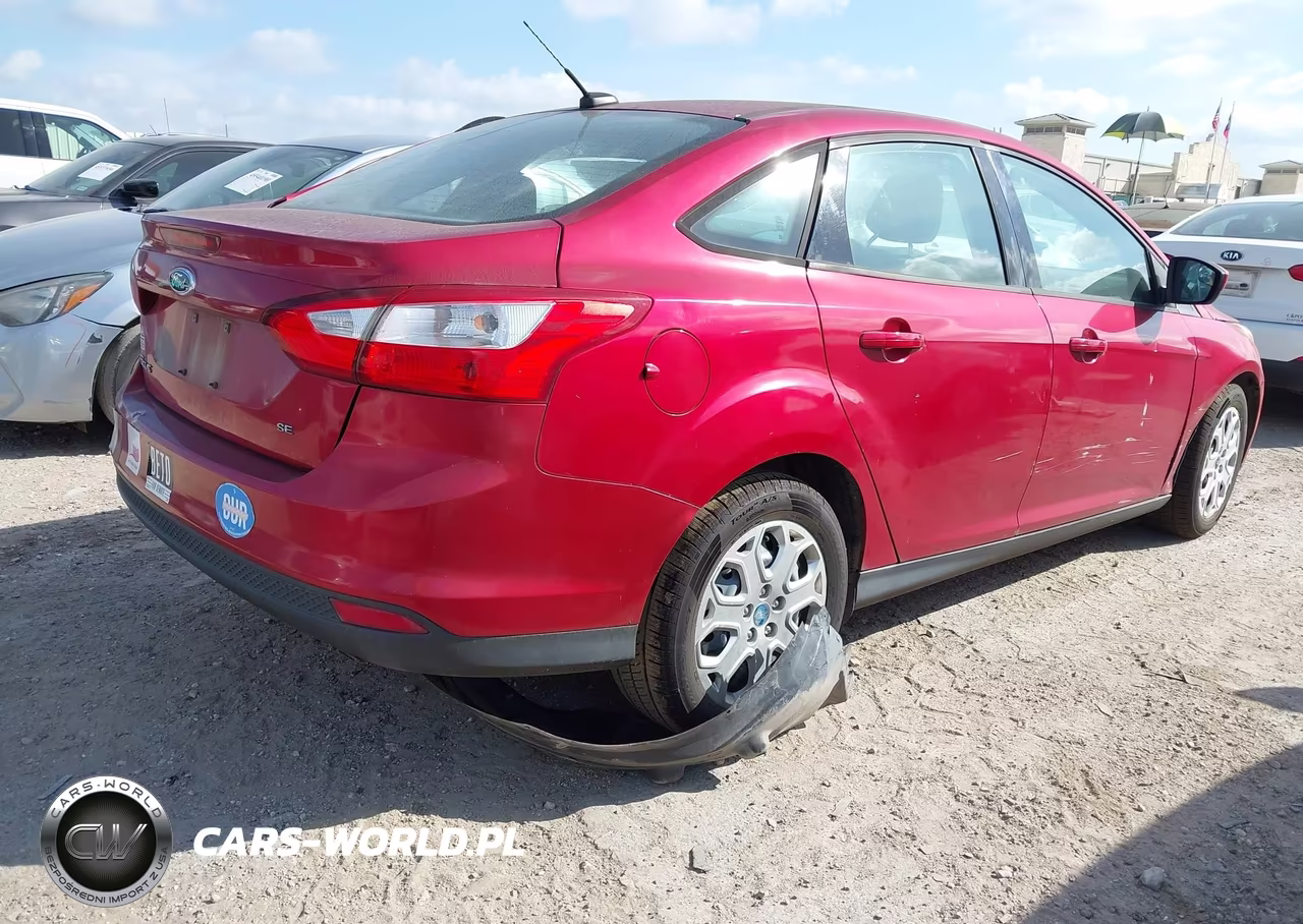 2012 Ford Focus Se VIN:1FAHP3F26CL320599 - 4