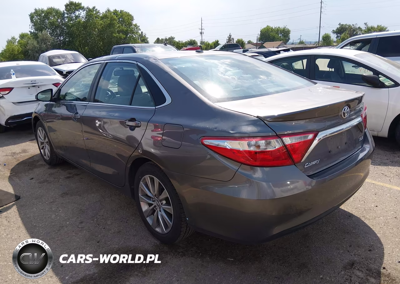 2016 Toyota Camry Xle VIN:4T1BF1FK6GU542143 - 3