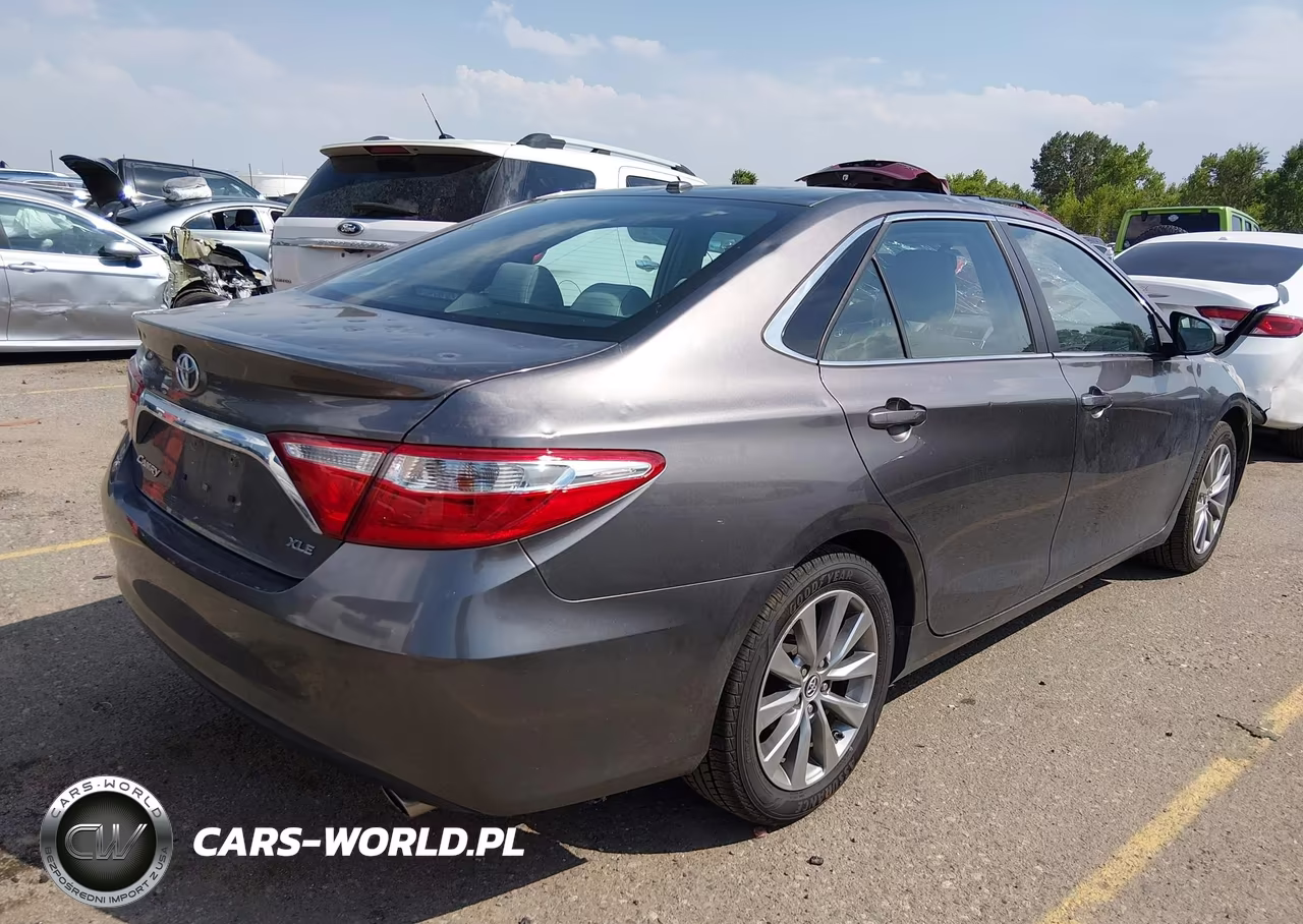 2016 Toyota Camry Xle VIN:4T1BF1FK6GU542143 - 4
