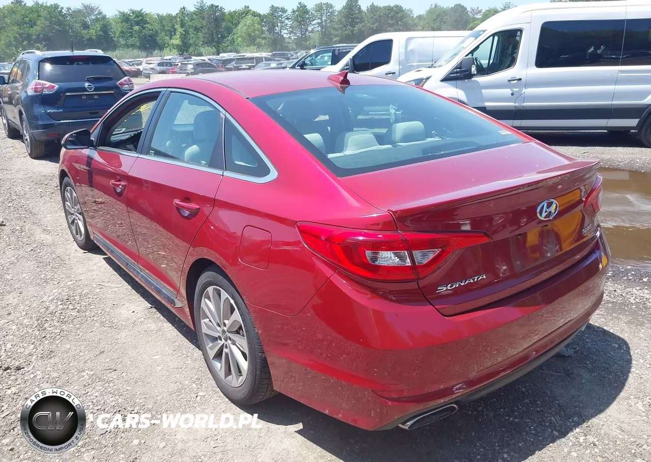 2015 Hyundai Sonata Sport VIN:5NPE34AFXFH032960 - 3