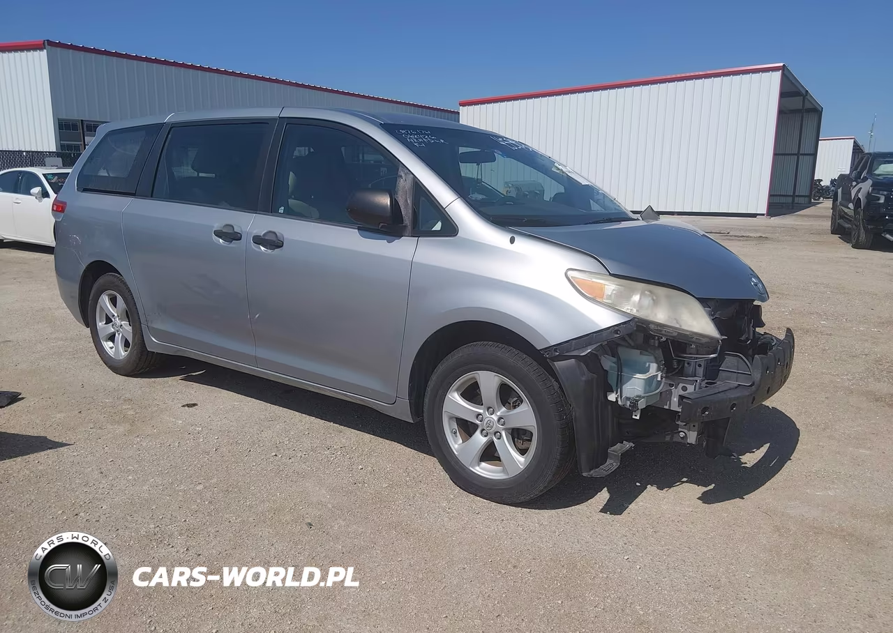 2011 Toyota Sienna Base V6 – zdjęcie 1 z 17