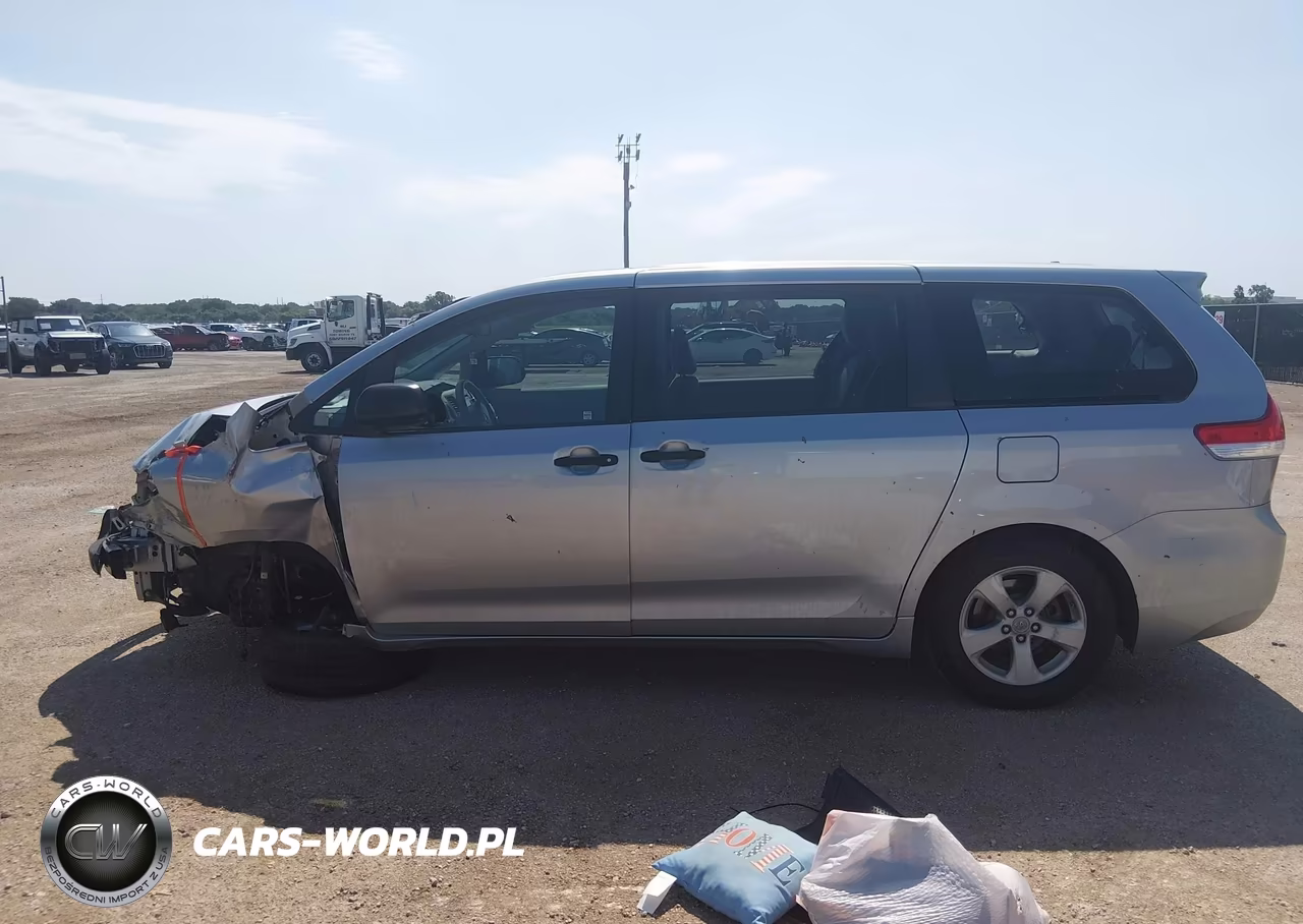 2011 Toyota Sienna Base V6 VIN:5TDZK3DC2BS112287 - 15