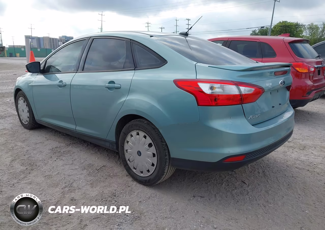 2012 Ford Focus Se VIN:1FAHP3F24CL323937 - 3