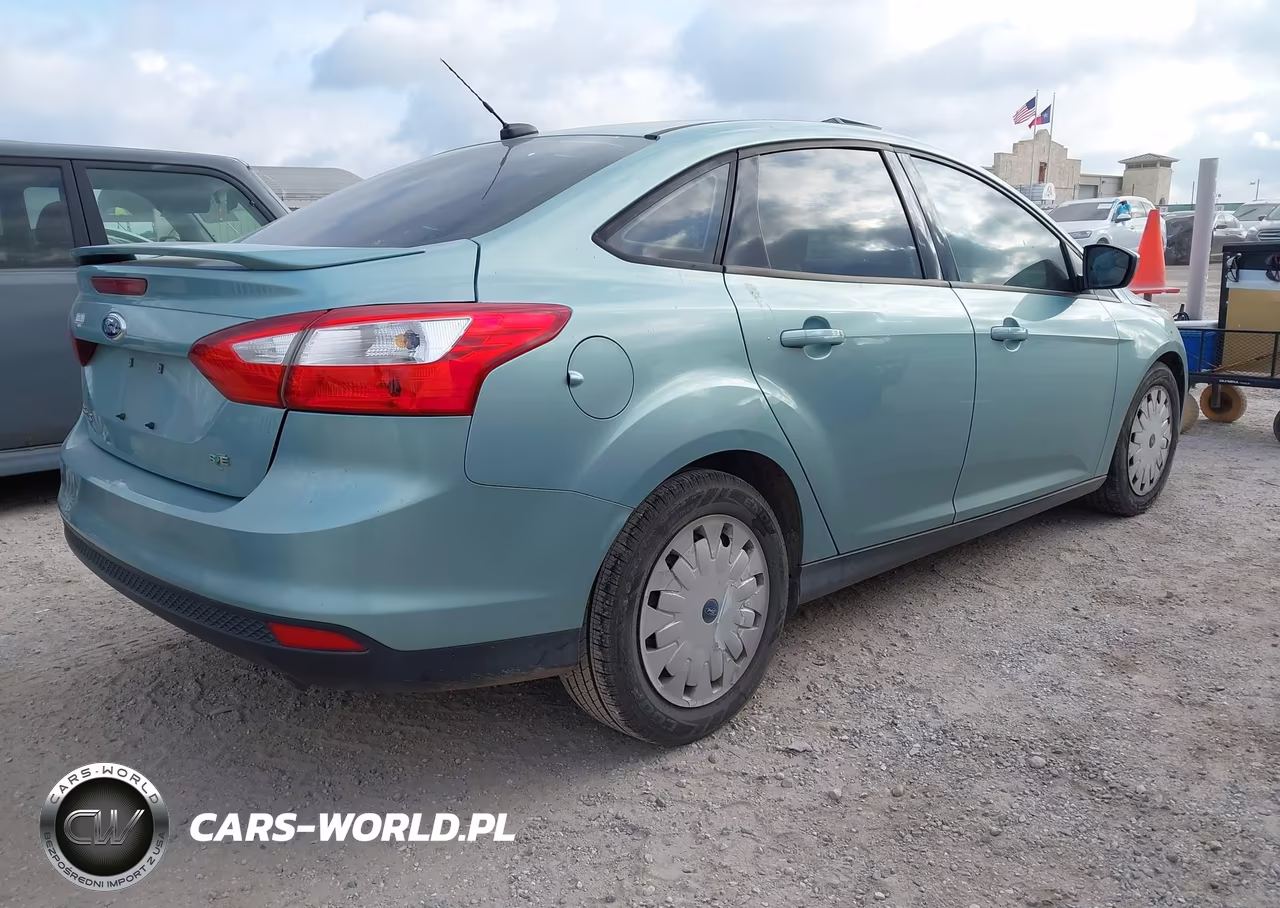 2012 Ford Focus Se VIN:1FAHP3F24CL323937 - 4