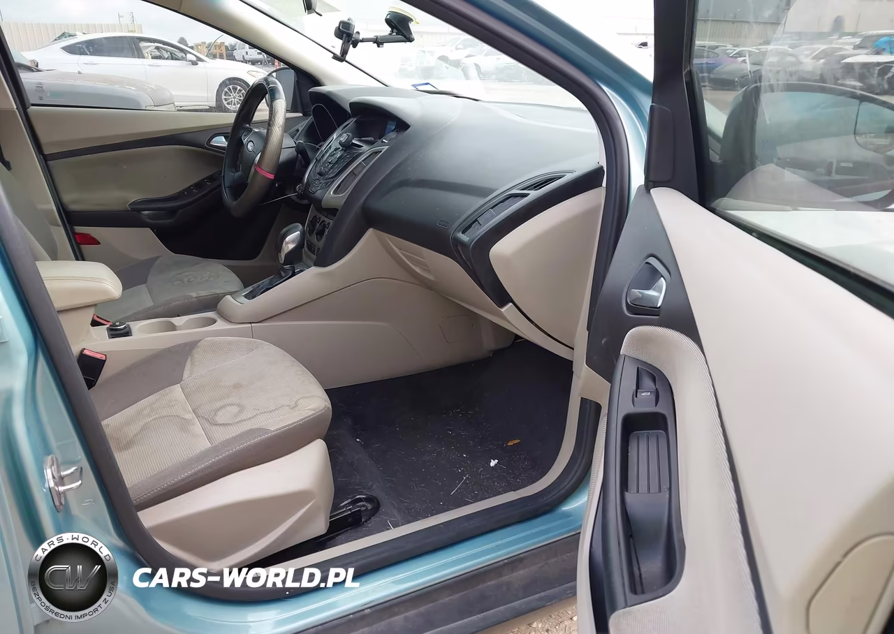 2012 Ford Focus Se VIN:1FAHP3F24CL323937 - 5