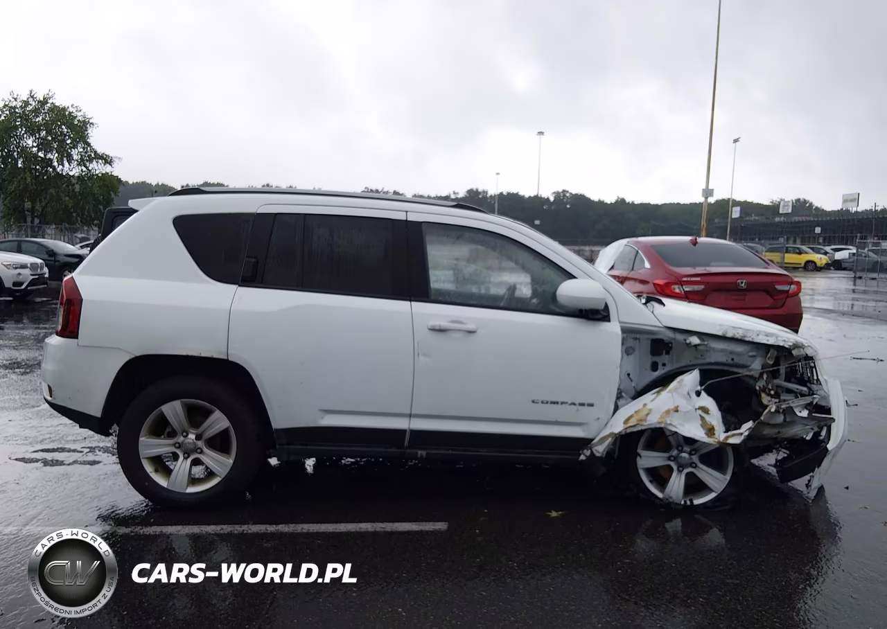 2015 Jeep Compass Latitude VIN:1C4NJDEB4FD323635 - 13