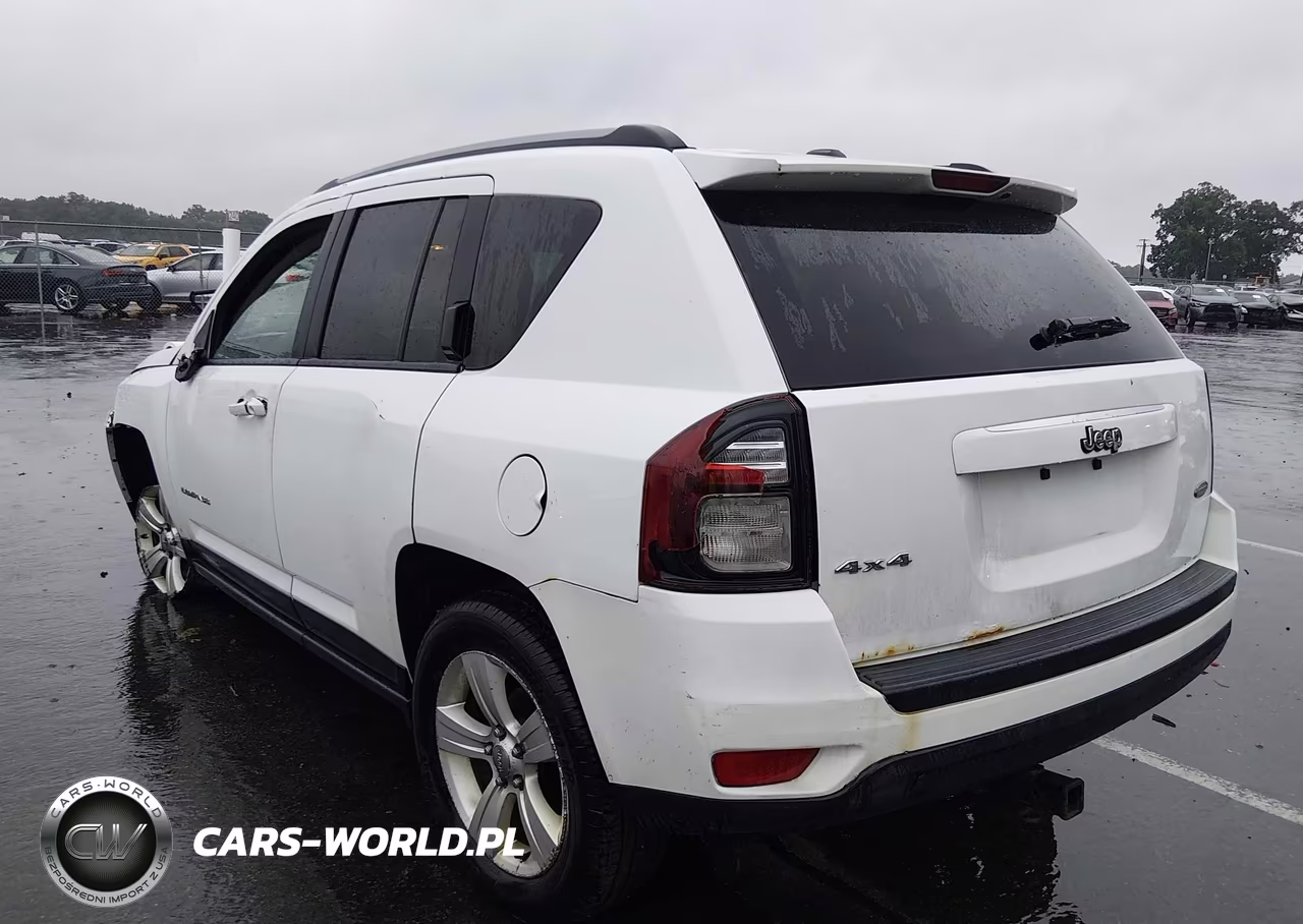 2015 Jeep Compass Latitude VIN:1C4NJDEB4FD323635 - 3