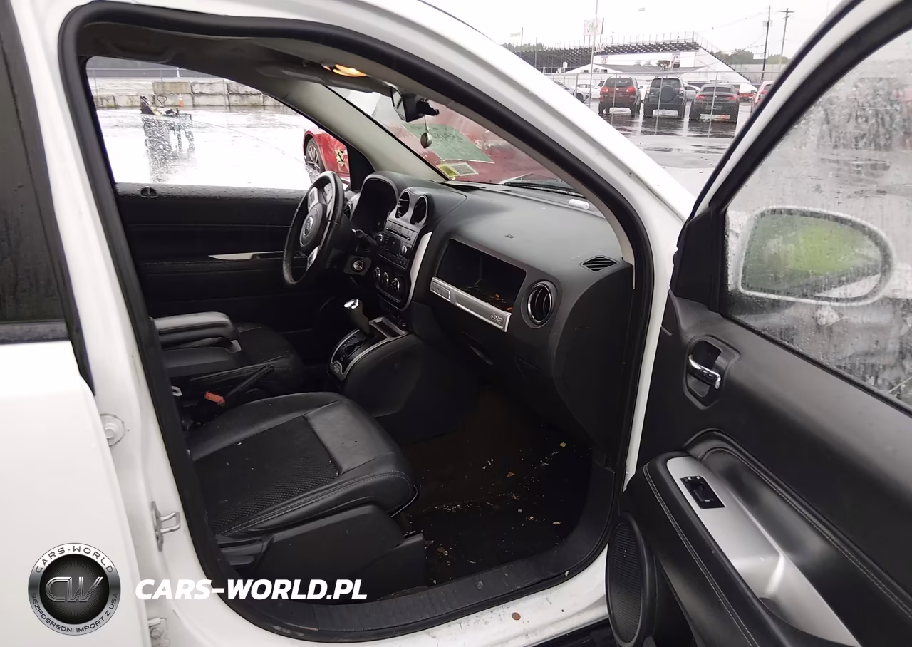 2015 Jeep Compass Latitude VIN:1C4NJDEB4FD323635 - 5