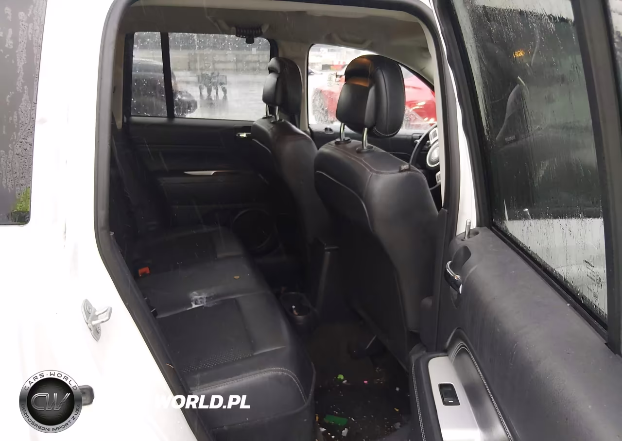 2015 Jeep Compass Latitude VIN:1C4NJDEB4FD323635 - 8