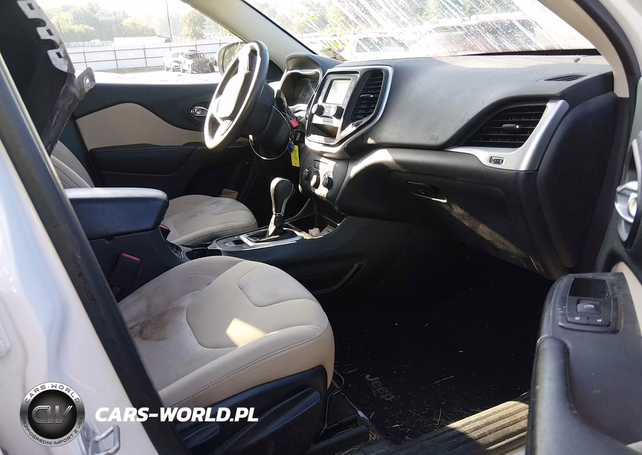 2016 Jeep Cherokee Sport VIN:1C4PJLABXGW217043 - 5