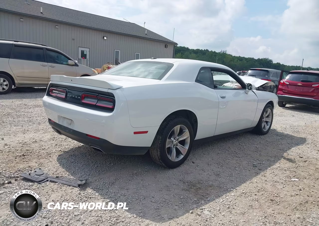 2021 Dodge Challenger Sxt VIN:2C3CDZAG5MH627073 - 4