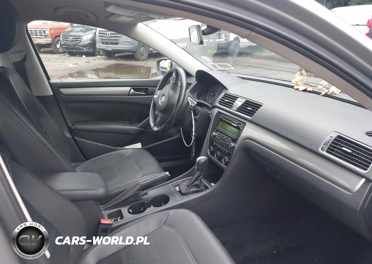 2014 Volkswagen Passat 1.8T Wolfsburg Edition VIN:1VWAT7A37EC067324 - 5