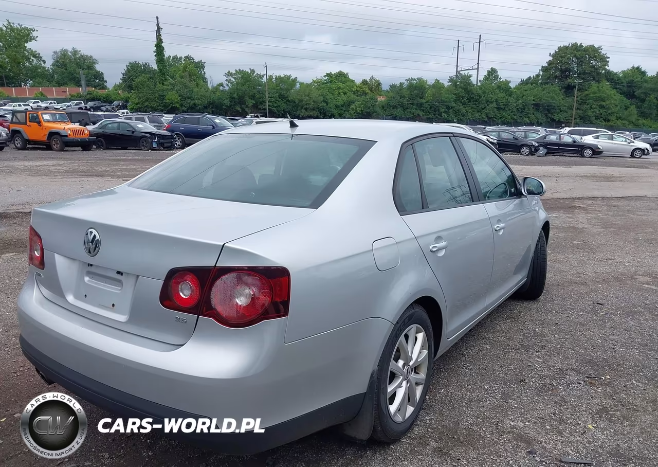 2010 Volkswagen Jetta Limited Edition VIN:3VWRZ7AJ7AM158232 - 4