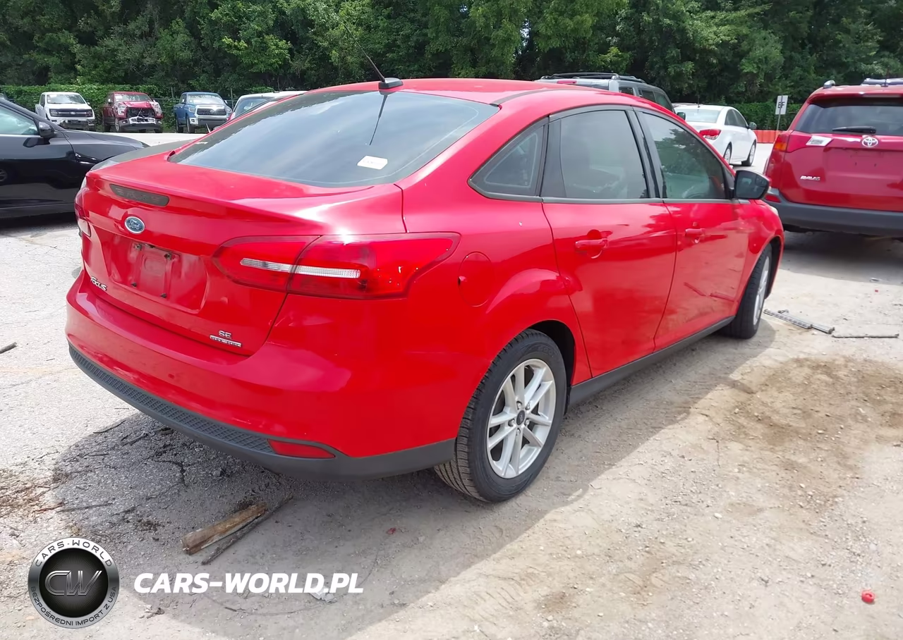 2015 Ford Focus Se VIN:1FADP3F20FL242808 - 4