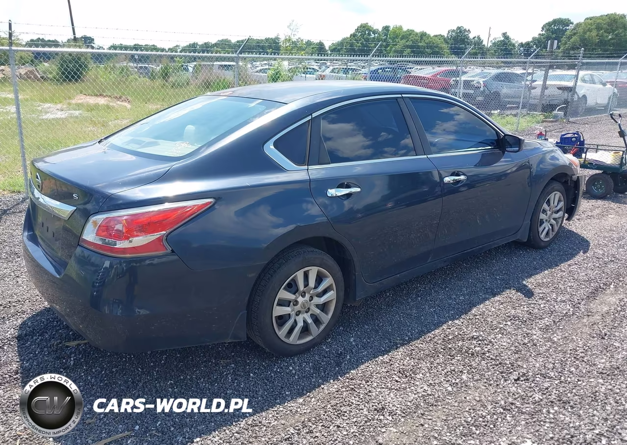 2015 Nissan Altima 2.5 S VIN:1N4AL3AP4FC485880 - 4